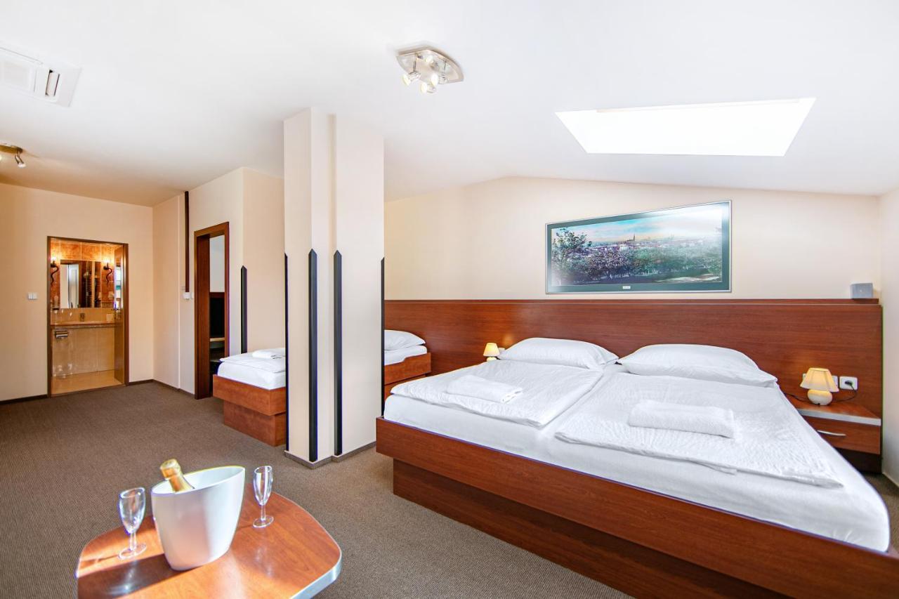 Hotel Palace Plzeň Extérieur photo